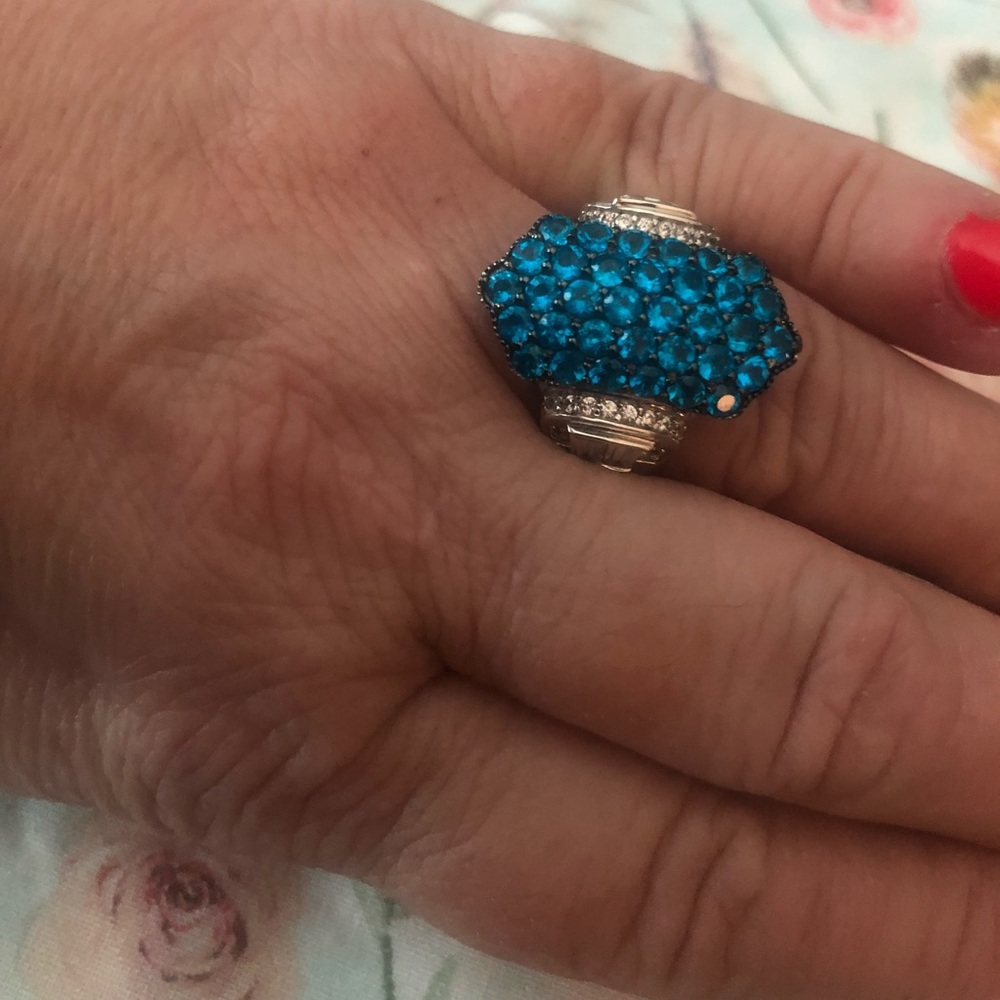 BNWOT women’s genuine blue topaz gemstone ring